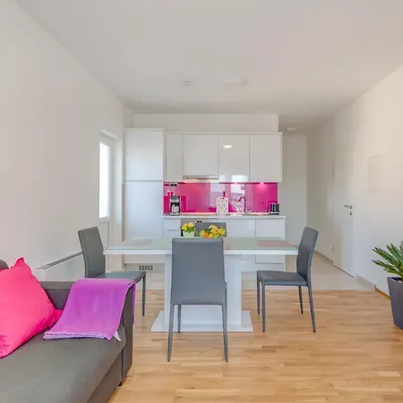 Appartement Lct Oleander With Pool Podstrana