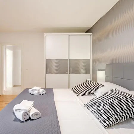 Appartement Lct Oleander With Pool Podstrana